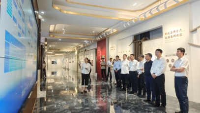 數據助推產業發展 江蘇省數據局一行到揚子江藥業集團調研走訪