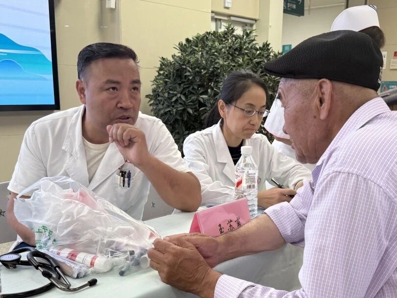 聚焦“一老一小”民生關切，揚子江藥業集團持續開展健康關愛公益行動